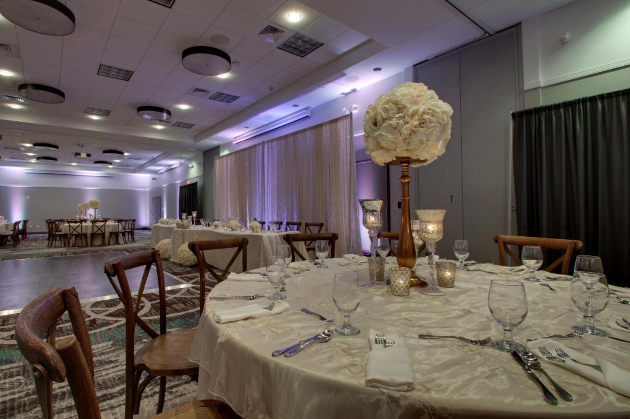 Holiday Inn & Suites Peoria At Grand Prairie By Ihg Экстерьер фото