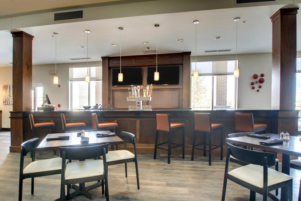 Holiday Inn & Suites Peoria At Grand Prairie By Ihg Экстерьер фото