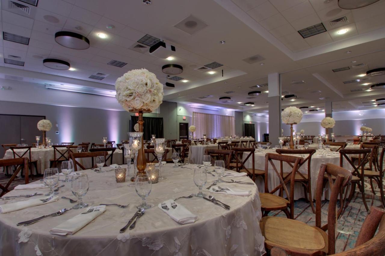 Holiday Inn & Suites Peoria At Grand Prairie By Ihg Экстерьер фото