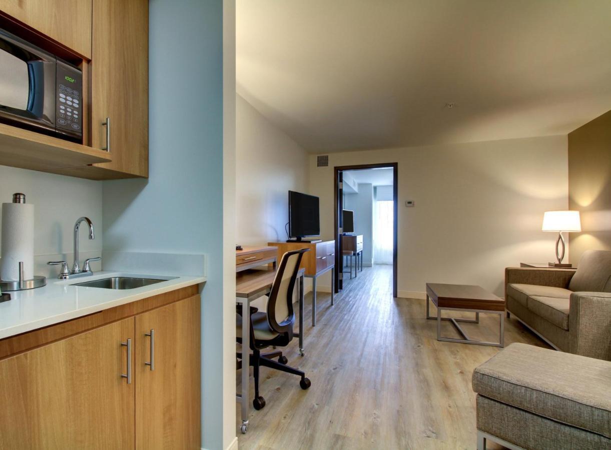 Holiday Inn & Suites Peoria At Grand Prairie By Ihg Экстерьер фото