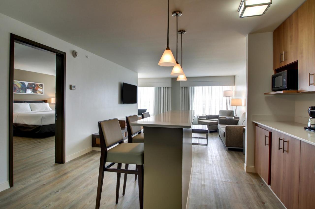 Holiday Inn & Suites Peoria At Grand Prairie By Ihg Экстерьер фото